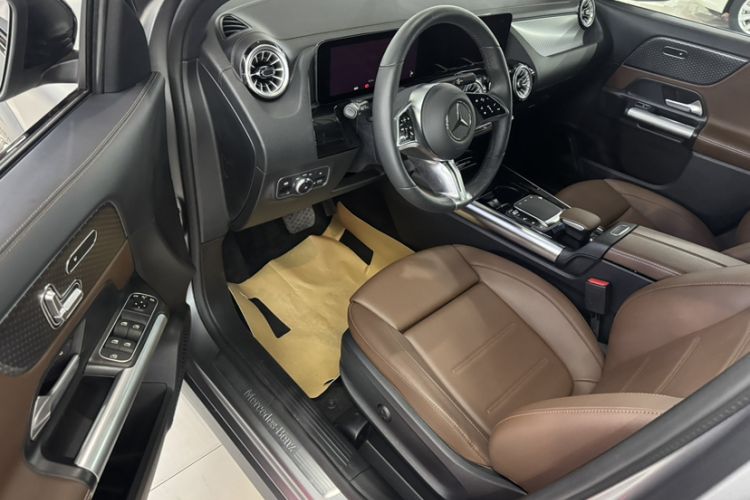 Used Mercedes-Benz GLA 2024 GLA 220 4MATIC Interior 4