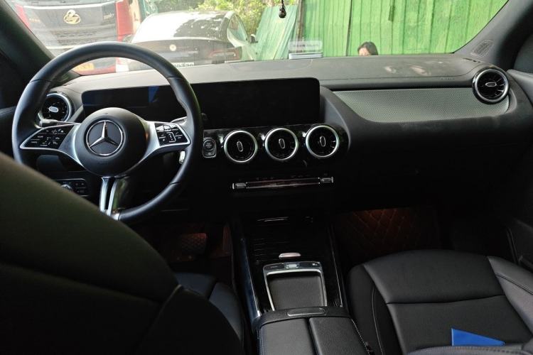 Used Mercedes-Benz GLA 2024 GLA 200 Center Console