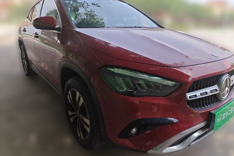 Used Mercedes-Benz GLA 2024 GLA 200 Front Right 45 Deg