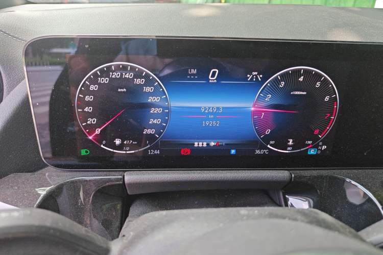 Used Mercedes-Benz GLA 2024 GLA 200 Odometer Close Up
