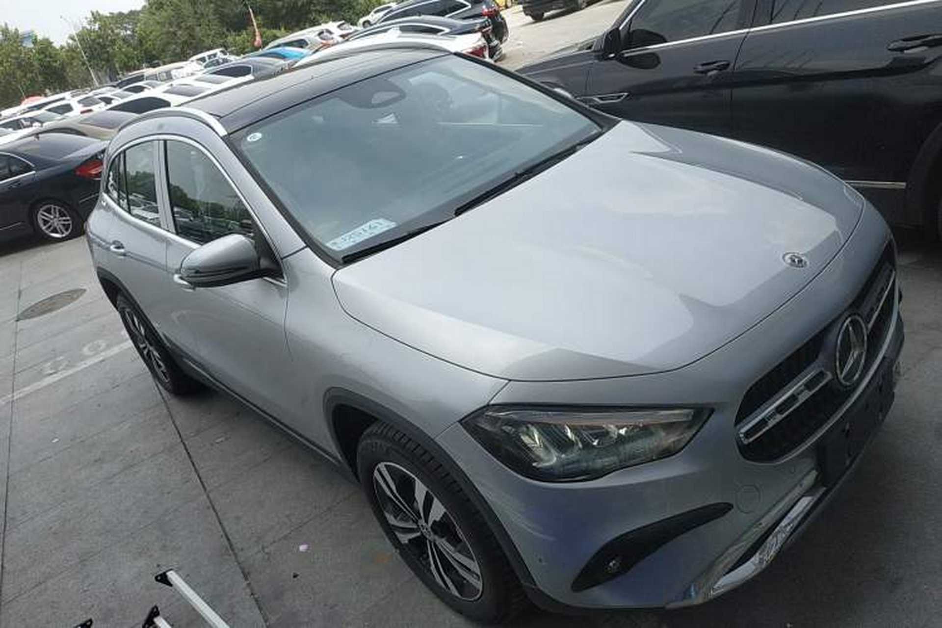 Used Mercedes-Benz GLA 2024 GLA 200 Front Right 45 Deg
