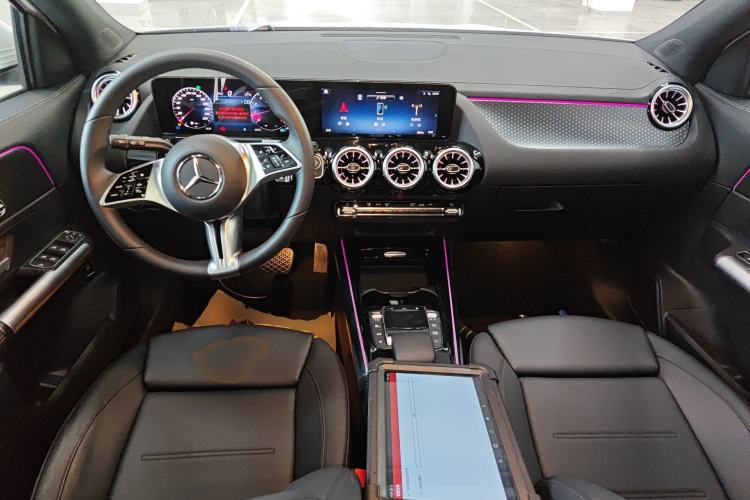 Used Mercedes-Benz GLA 2024 GLA 220 Center Console