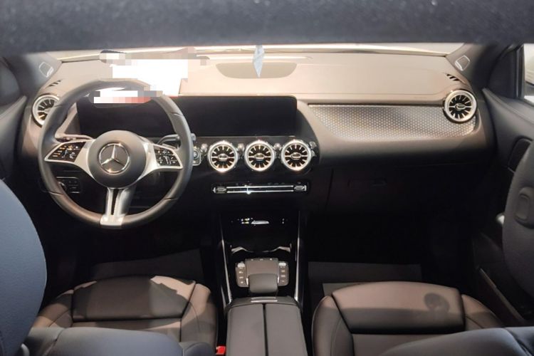 Used Mercedes-Benz GLA 2024 GLA 220 Center Console