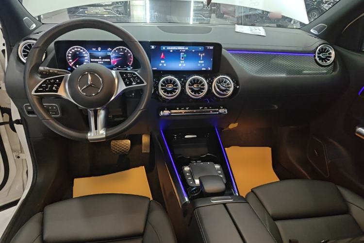 Used Mercedes-Benz GLA 2024 GLA 220 Center Console