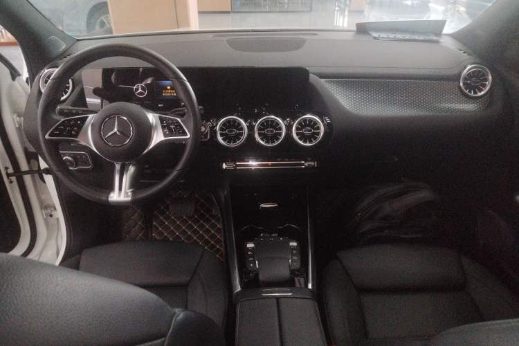 Used Mercedes-Benz GLA 2024 GLA 220 Center Console