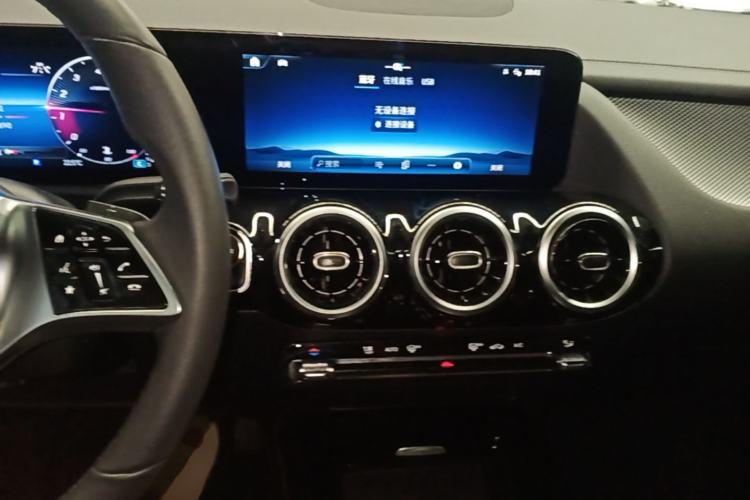 Used Mercedes-Benz GLA 2024 GLA 200 Center Console