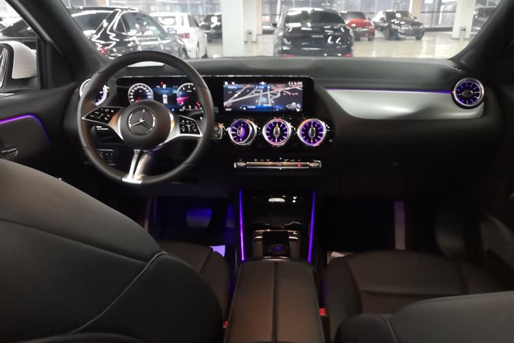 Used Mercedes-Benz GLA 2024 GLA 200 Center Console