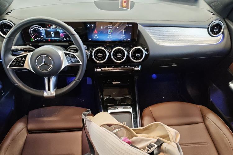 Used Mercedes-Benz GLA 2024 GLA 200 Center Console