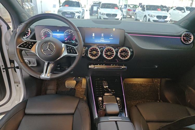Used Mercedes-Benz GLA 2024 GLA 220 Center Console