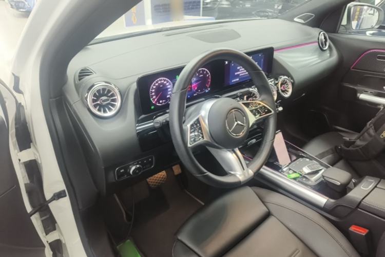 Used Mercedes-Benz GLA 2024 GLA 220 Center Console