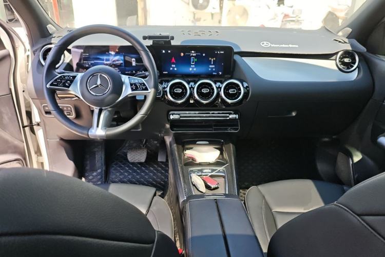 Used Mercedes-Benz GLA 2024 GLA 200 Center Console