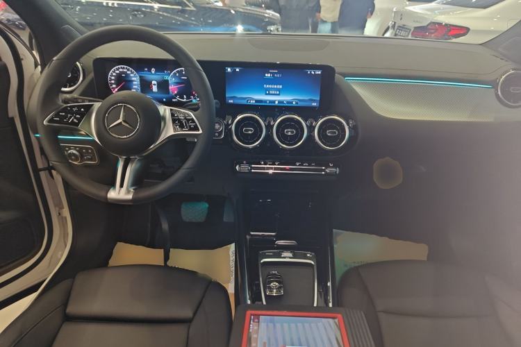 Used Mercedes-Benz GLA 2024 GLA 200 Center Console