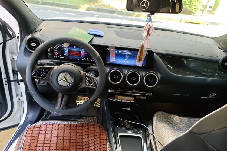 Used Mercedes-Benz GLA 2024 GLA 200 Center Console
