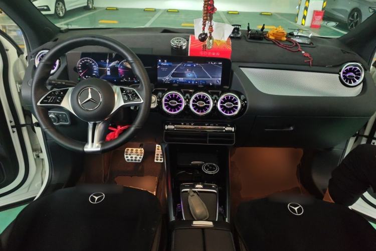 Used Mercedes-Benz GLA 2024 GLA 200 Center Console
