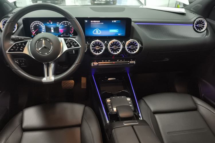 Used Mercedes-Benz GLA 2024 GLA 220 Center Console