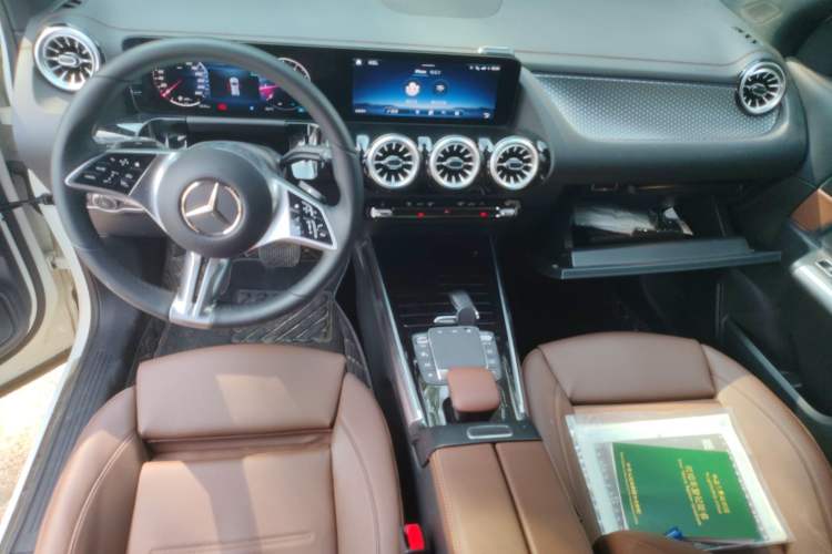 Used Mercedes-Benz GLA 2024 GLA 220 Center Console