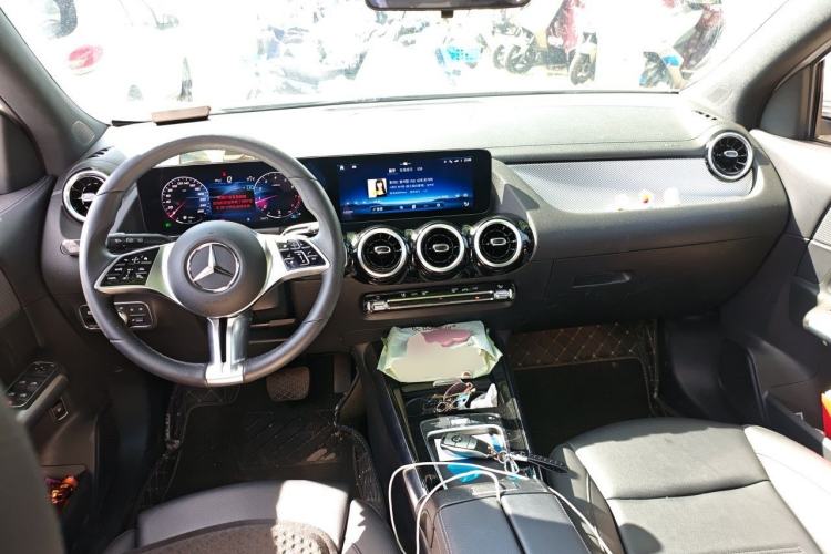 Used Mercedes-Benz GLA 2024 GLA 200 Center Console