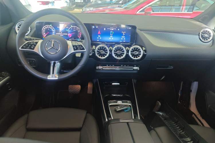 Used Mercedes-Benz GLA 2024 GLA 220 Center Console