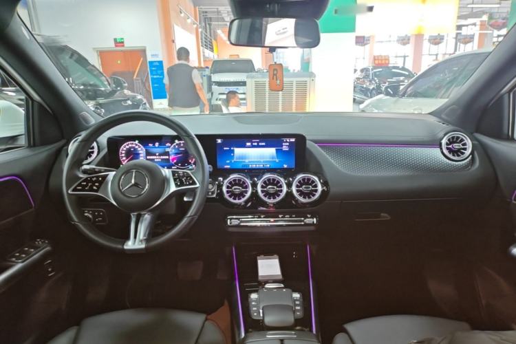 Used Mercedes-Benz GLA 2024 GLA 220 Center Console