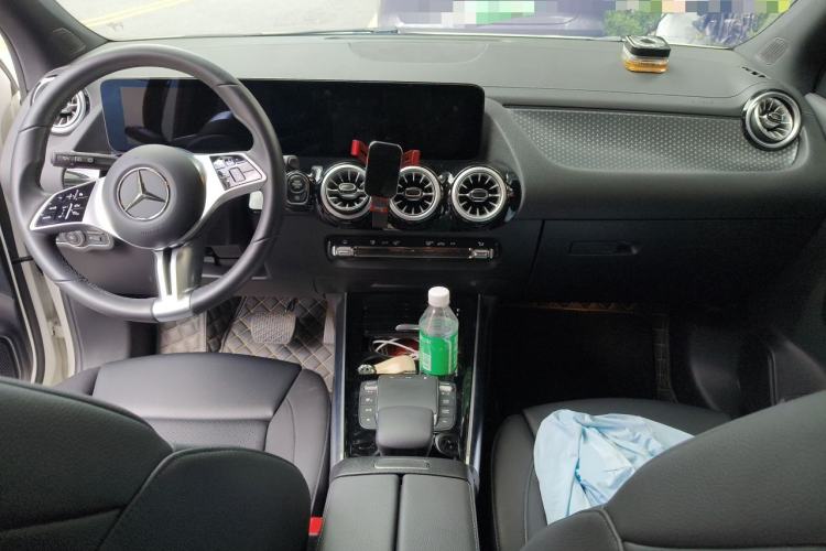 Used Mercedes-Benz GLA 2024 GLA 220 Center Console