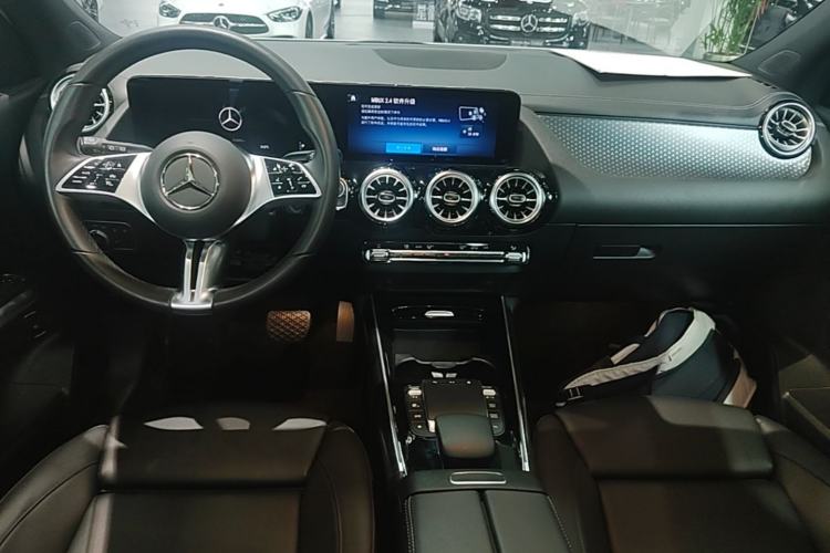 Used Mercedes-Benz GLA 2024 GLA 220 Center Console