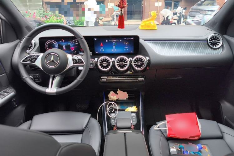 Used Mercedes-Benz GLA 2024 GLA 220 Center Console