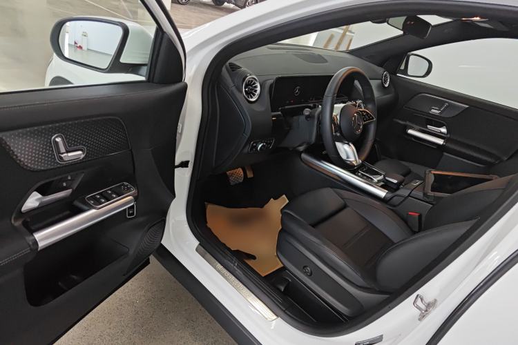 Used Mercedes-Benz GLA 2024 GLA 220 Driver Seat