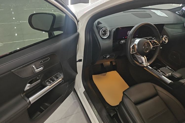 Used Mercedes-Benz GLA 2024 GLA 220 Driver Seat