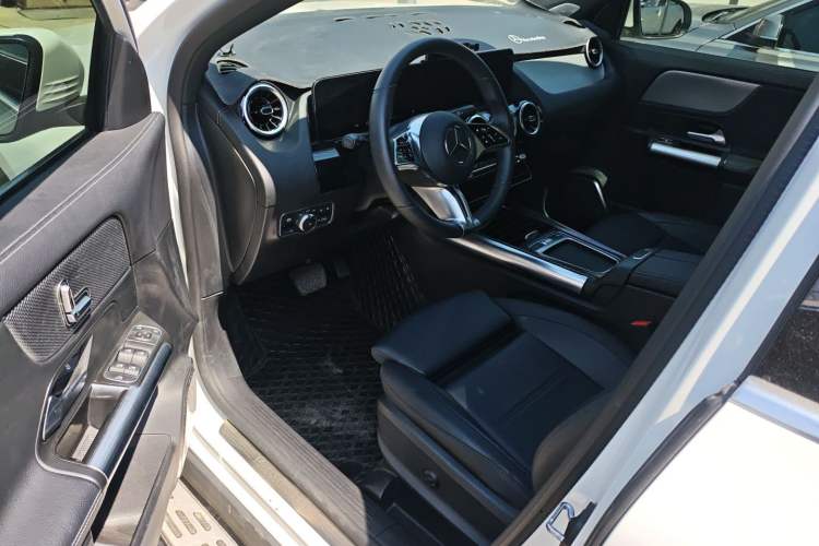 Used Mercedes-Benz GLA 2024 GLA 200 Driver Seat