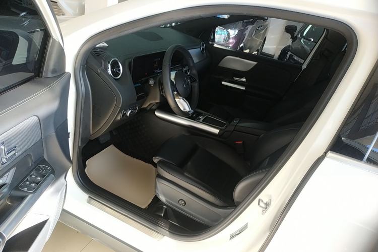 Used Mercedes-Benz GLA 2024 GLA 200 Driver Seat