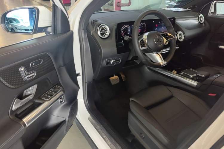 Used Mercedes-Benz GLA 2024 GLA 220 Driver Seat