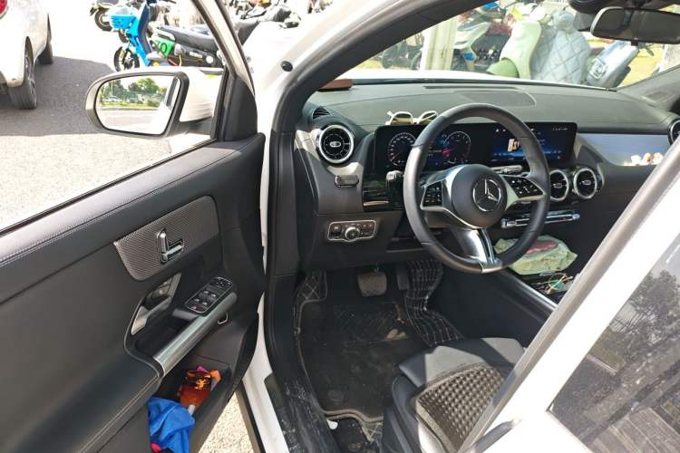 Used Mercedes-Benz GLA 2024 GLA 200 Driver Seat