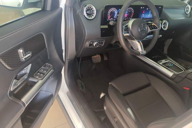 Used Mercedes-Benz GLA 2024 GLA 220 Driver Seat