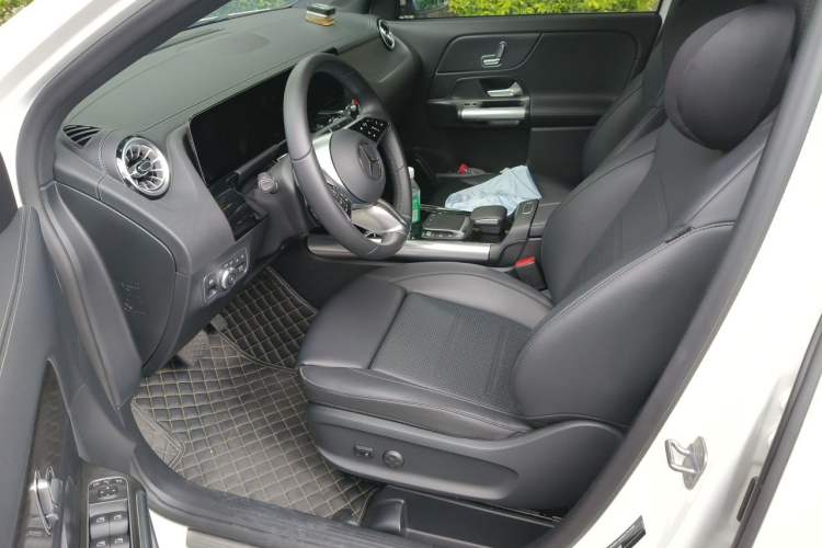 Used Mercedes-Benz GLA 2024 GLA 220 Driver Seat