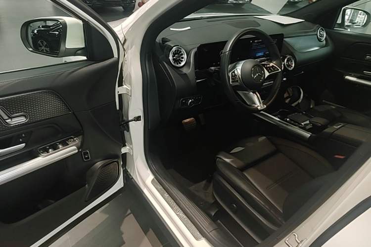 Used Mercedes-Benz GLA 2024 GLA 220 Driver Seat