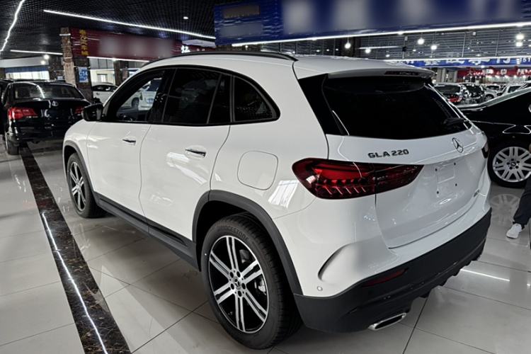 Used Mercedes-Benz GLA 2024 GLA 220 4MATIC Exterior 3