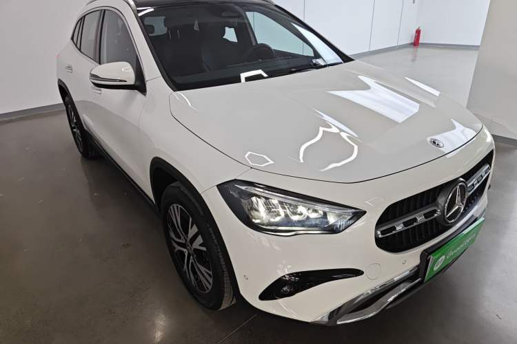 Used Mercedes-Benz GLA 2024 GLA 220 Front Right 45 Deg