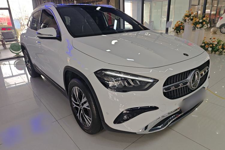 Used Mercedes-Benz GLA 2024 GLA 220 Front Right 45 Deg