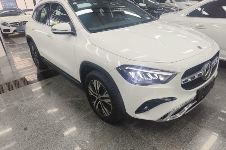 Used Mercedes-Benz GLA 2024 GLA 220 Front Right 45 Deg