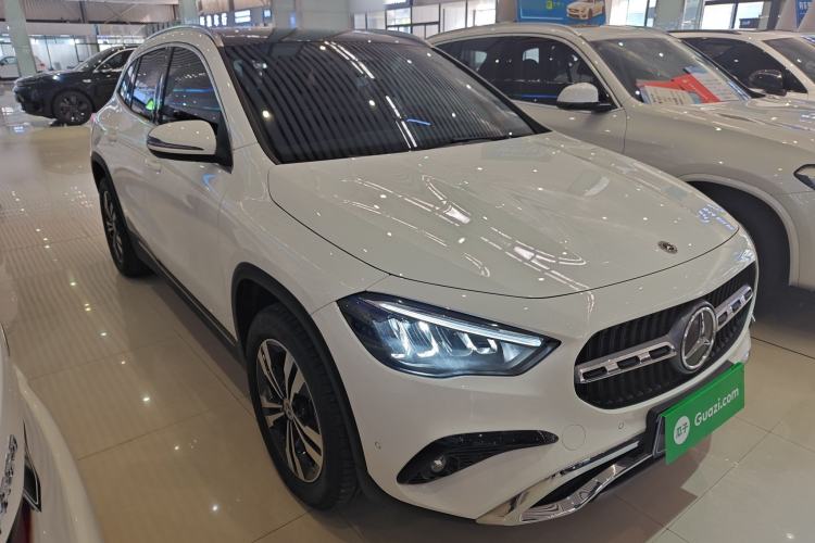 Used Mercedes-Benz GLA 2024 GLA 200 Front Right 45 Deg