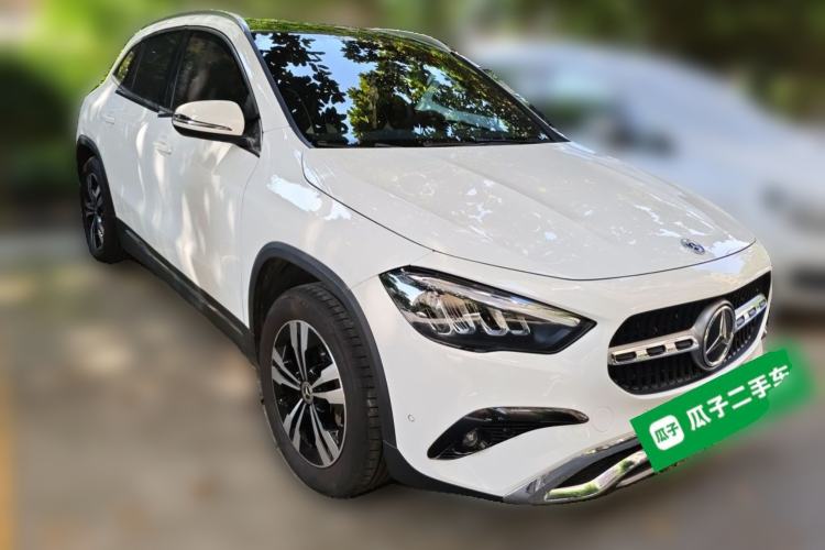 Used Mercedes-Benz GLA 2024 GLA 200 Front Right 45 Deg