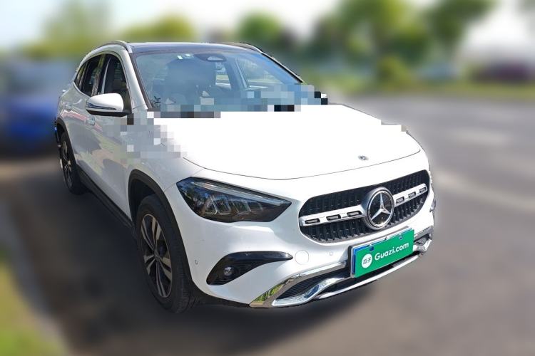 Used Mercedes-Benz GLA 2024 GLA 200 Front Right 45 Deg