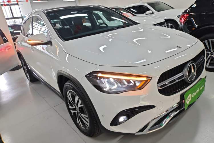 Used Mercedes-Benz GLA 2024 GLA 220 Front Right 45 Deg