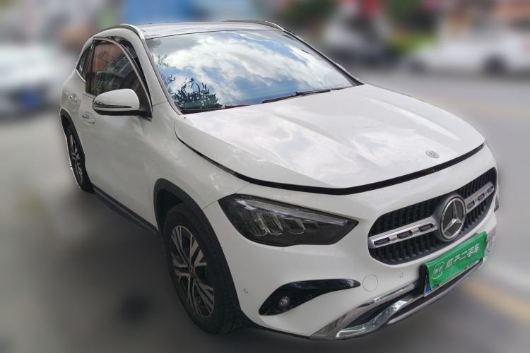 Used Mercedes-Benz GLA 2024 GLA 220 Front Right 45 Deg
