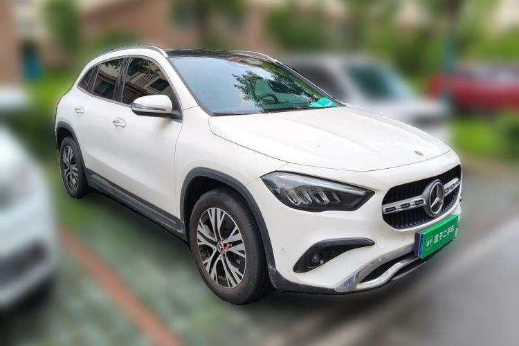 Used Mercedes-Benz GLA 2024 GLA 220 Front Right 45 Deg