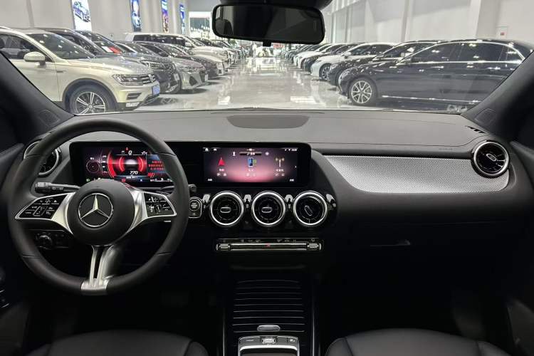Used Mercedes-Benz GLA 2024 GLA 200 Interior 1