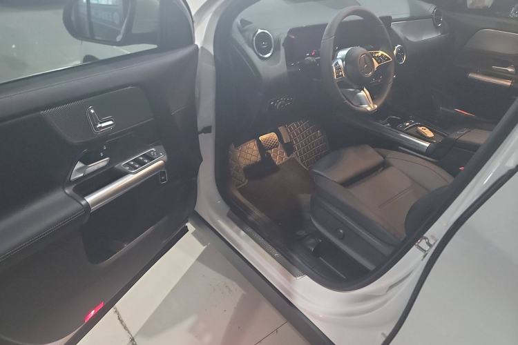 Used Mercedes-Benz GLA 2024 GLA 200 Interior 2
