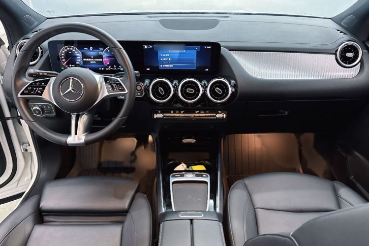 Used Mercedes-Benz GLA 2024 GLA 200 Interior 2