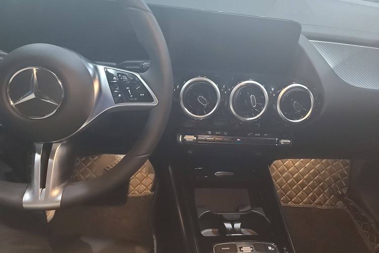 Used Mercedes-Benz GLA 2024 GLA 200 Interior 3
