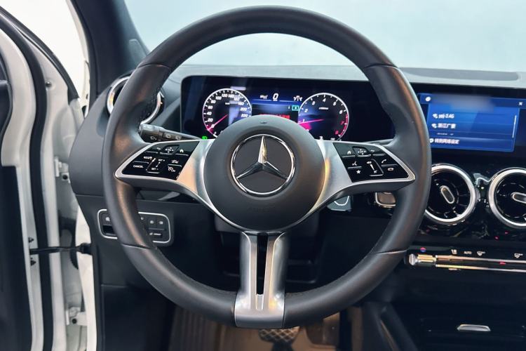 Used Mercedes-Benz GLA 2024 GLA 200 Interior 3